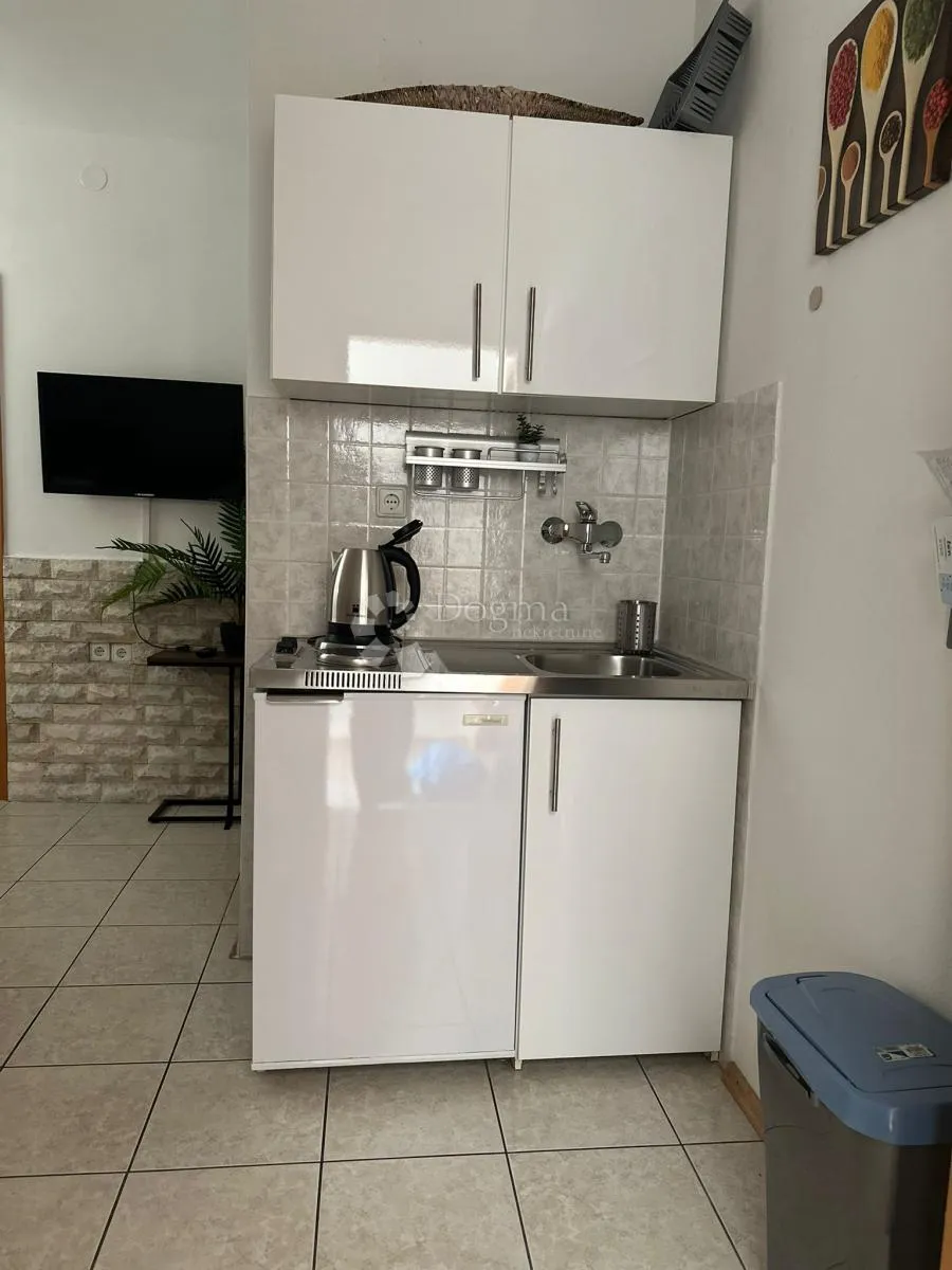 vodice – kuća s 6 apartmana blizu mora - slika 3