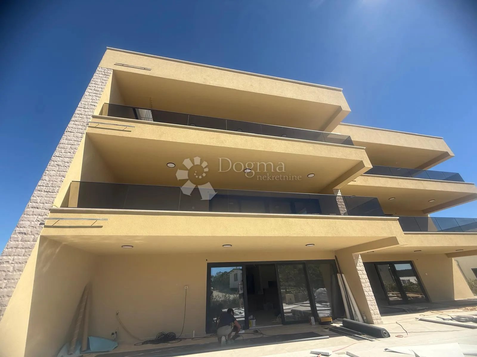 prostrani apartman sa otvorenim pogledom na more - slika 2
