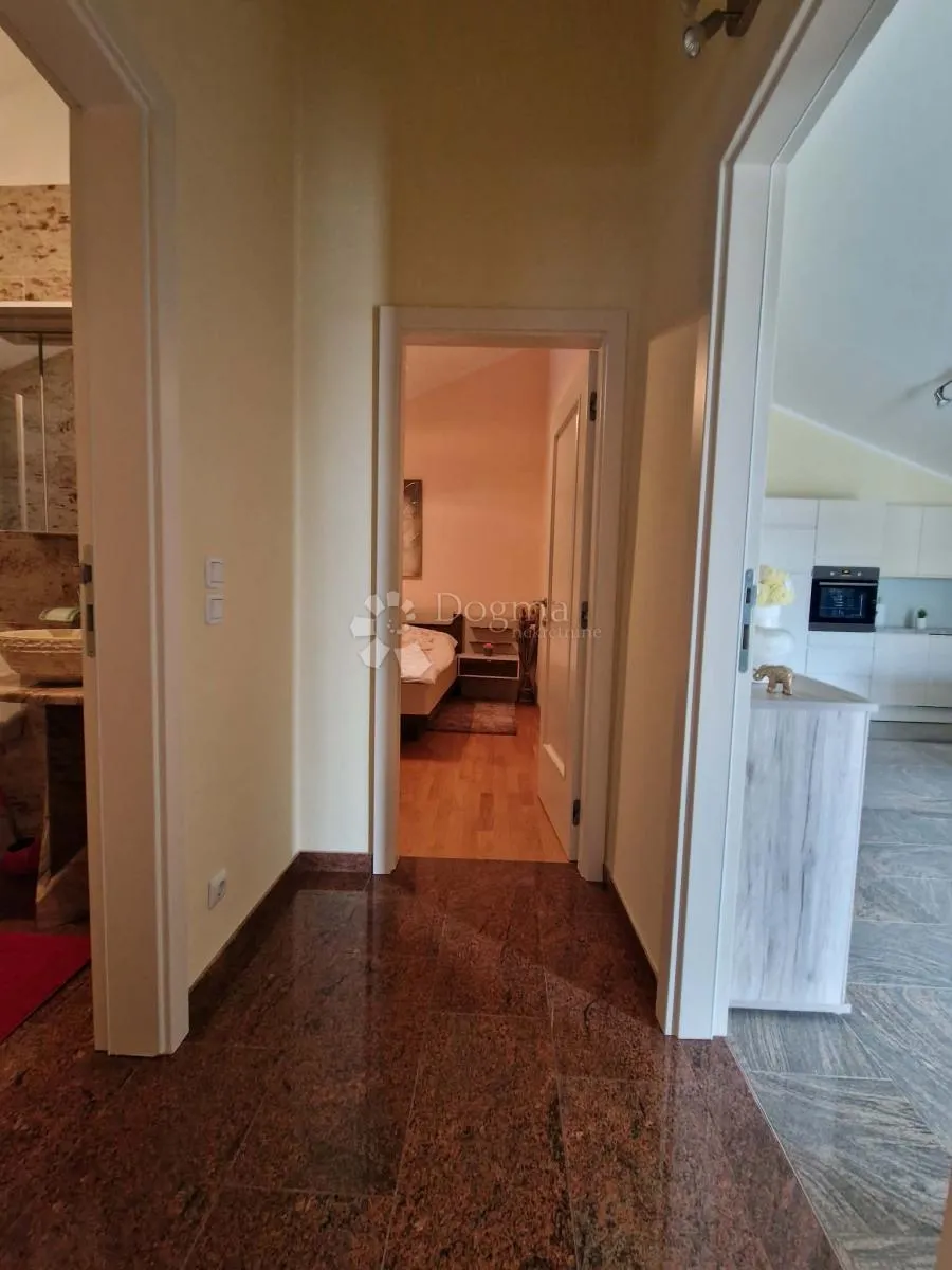kuća s 4 apartmana - drugi red od mora - slika 75
