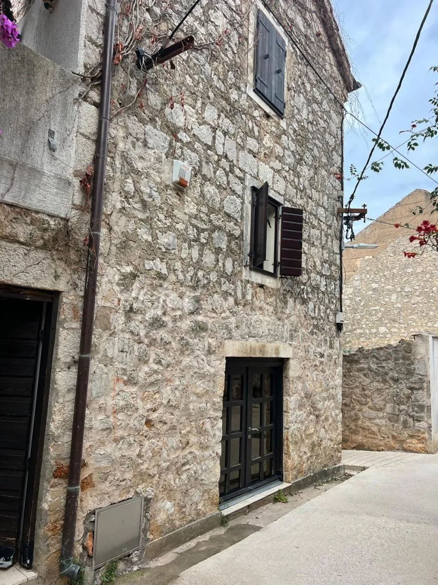 prilika, kamena vila, jelsa, otok hvar - slika 3