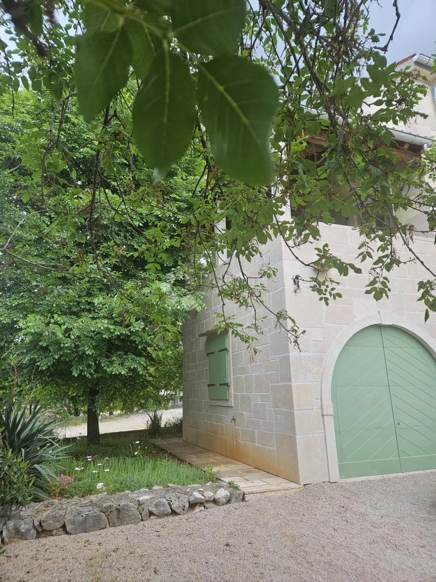 krk autohtona kamena vila - slika 4