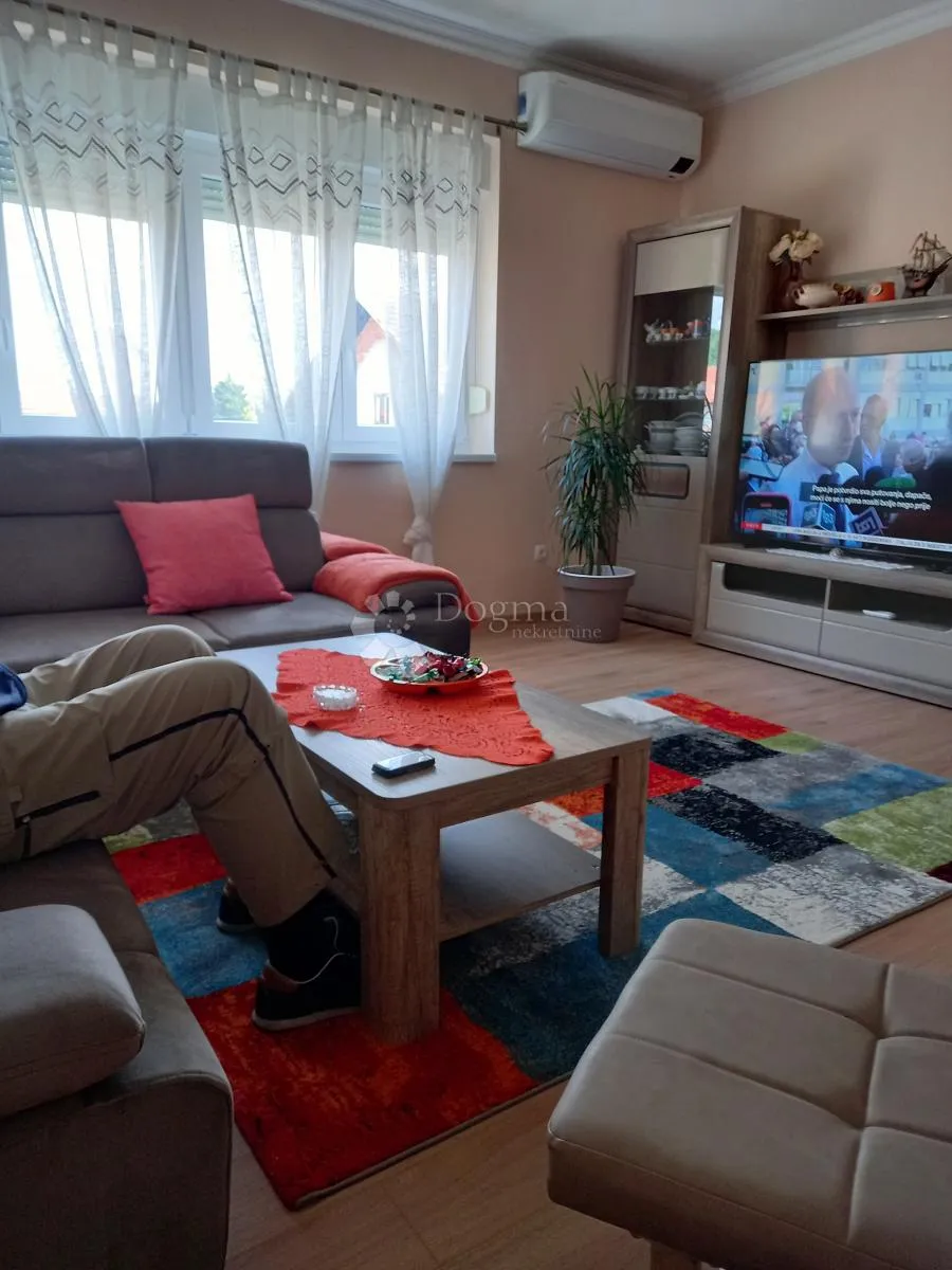 vrbovsko, stan sa garažom i konobom - slika 16