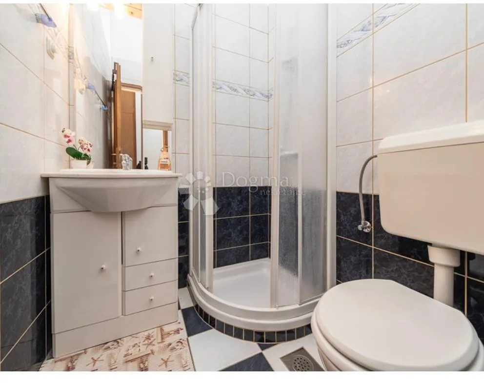 villa s bazenom u privlaci - slika 20