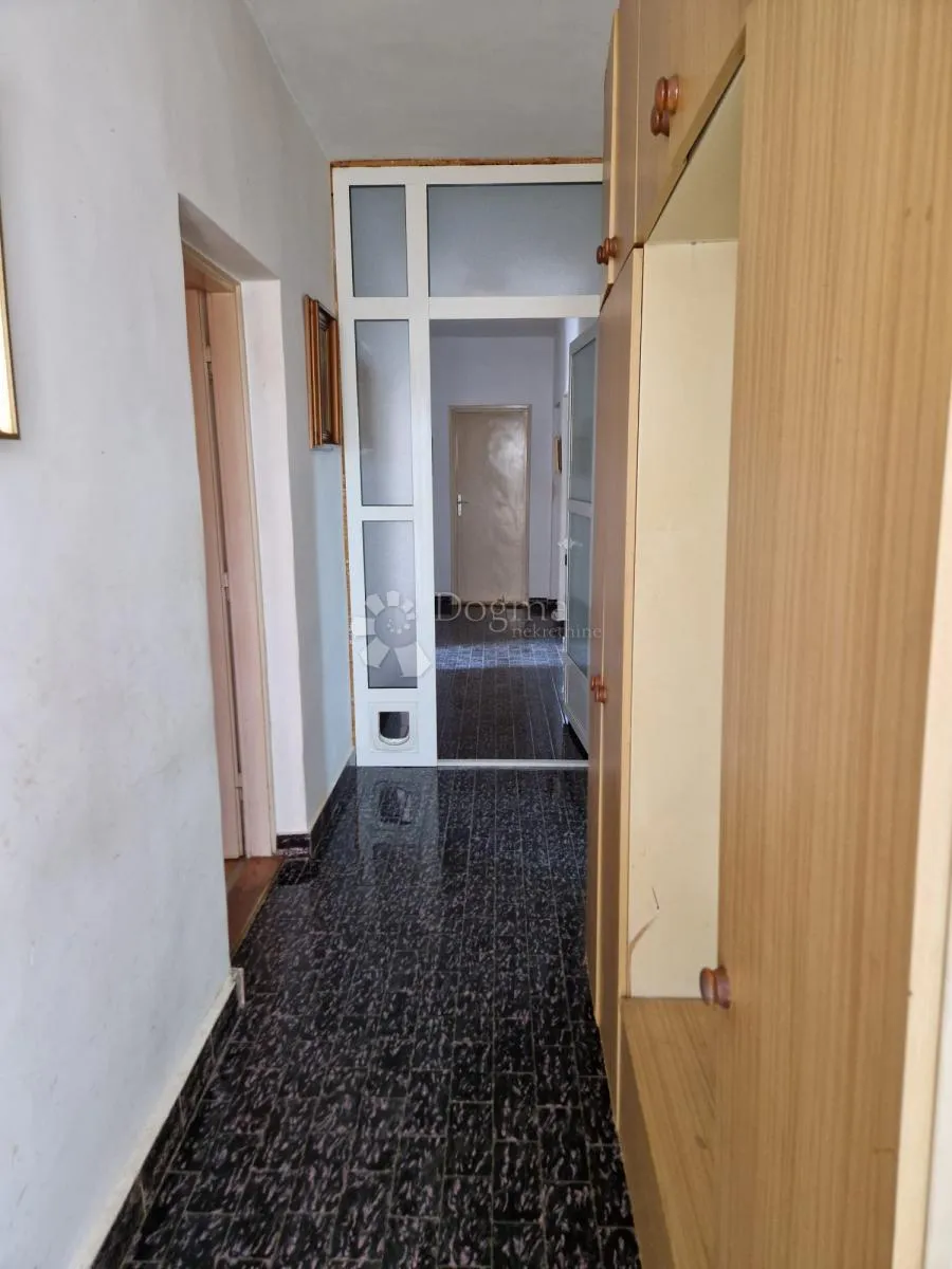 kuća sa poslovnim prostorom- prvi red uz more - slika 4