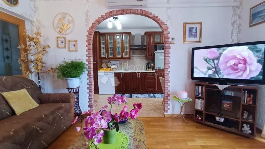 kastav samostojeća kuća sa dva stana - slika 2