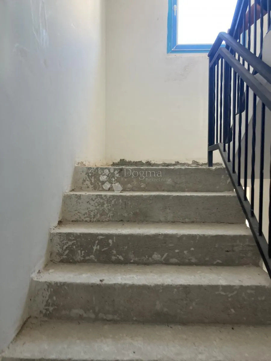 prilika - apartmanska kuća u pirovcu, 1. red do mora - slika 34