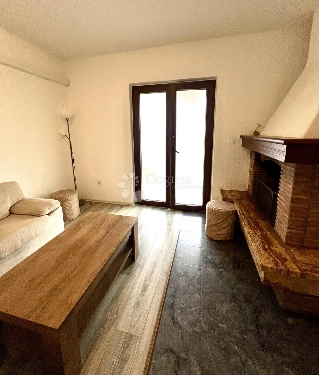 trosoban stan u rovinju - blizina plaže cuvi - slika 22