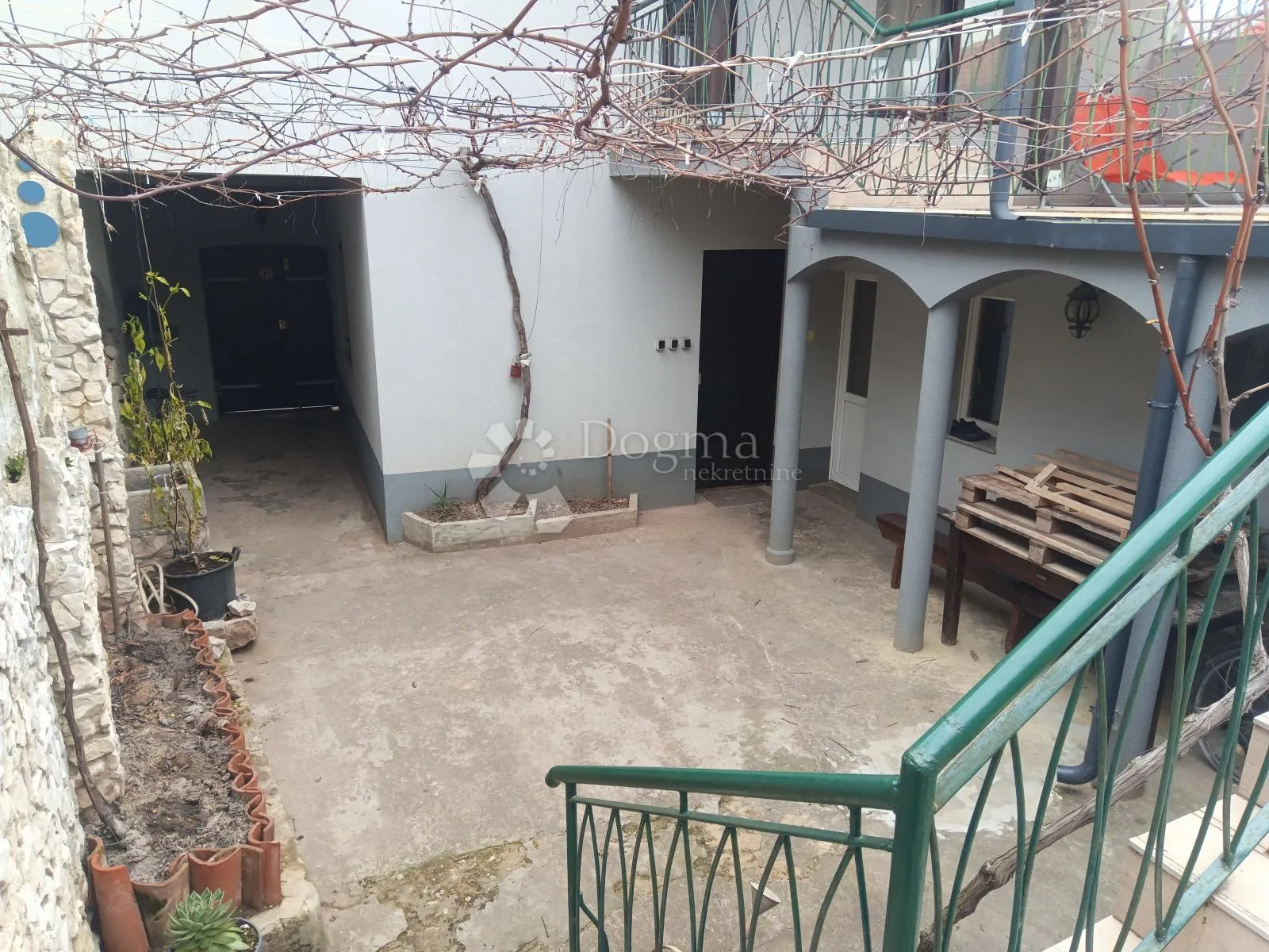dalmatinska kuća s umjetničkim potpisom - slika 2