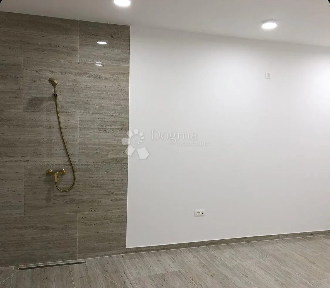 vila s dvije stambene jedinice blizina centra poreča - slika 30