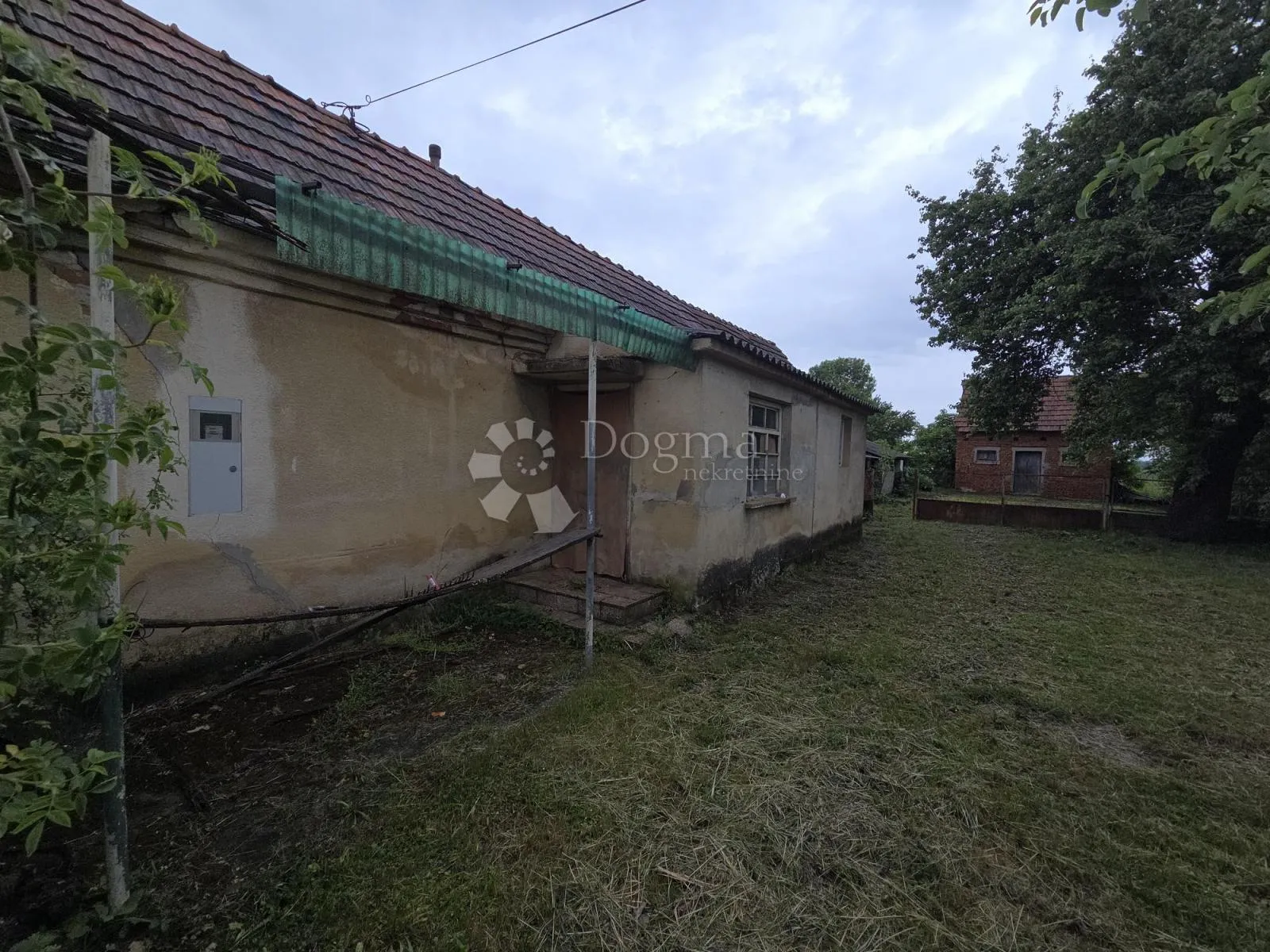 kopija od zvonimirovac – kuća s velikom parcelom i vinogradom - slika 2