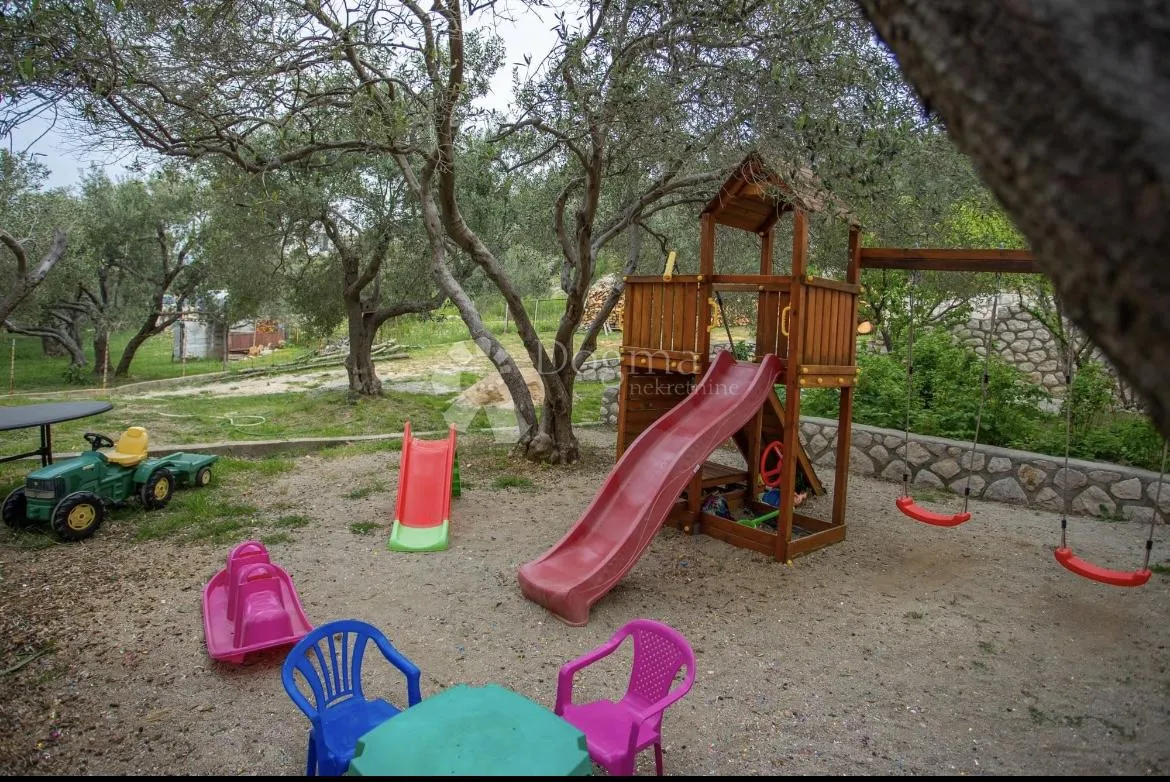 apartmanska kuća - slika 19