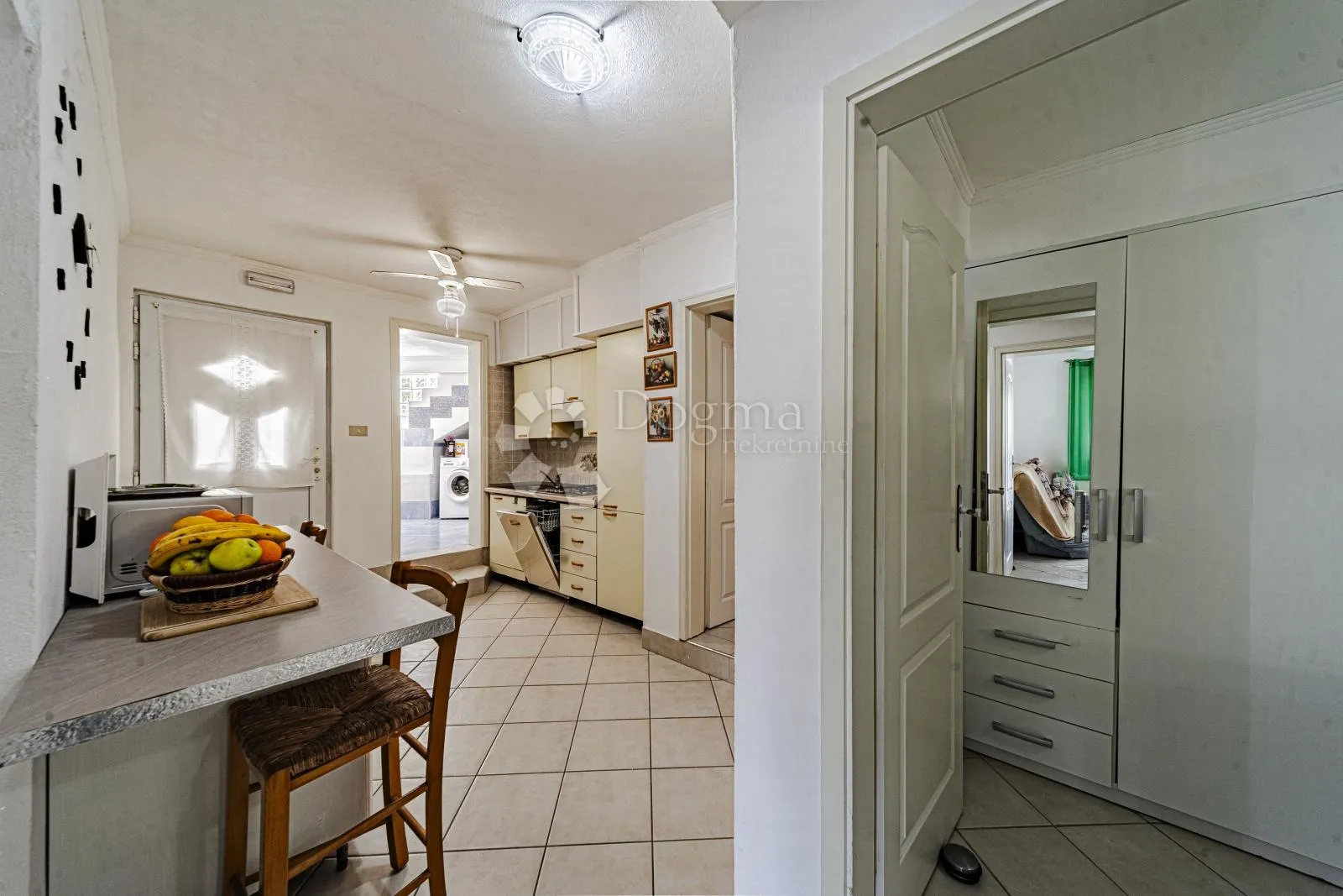 prvi red do mora: samoodrživa apartmanska vila s uhodanim poslovanjem – vela luka, korčula - slika 168