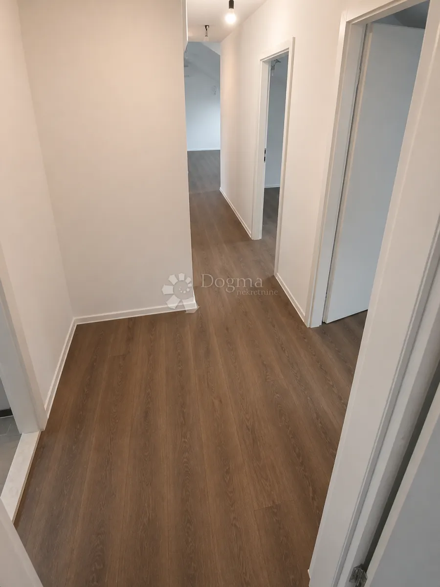 novo renoviran prazan penthouse, 95 m² + terasa s pogledom na grad - slika 3