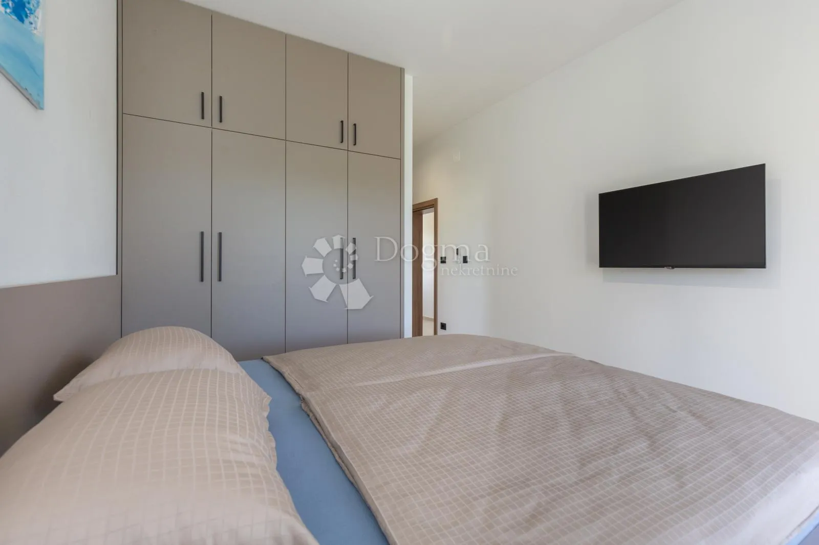 potpuno opremljena villa, na mirnoj lokaciji! - slika 19