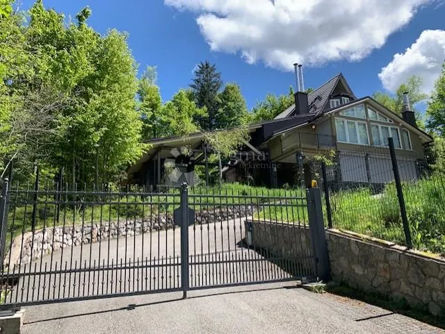 gorski kotar vila s velikom okućnicom - slika 1