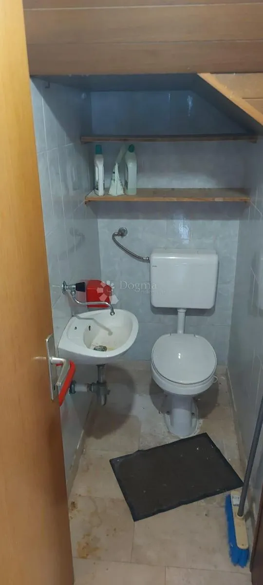 kuća na rivi s poslovnim prostorom - slika 9