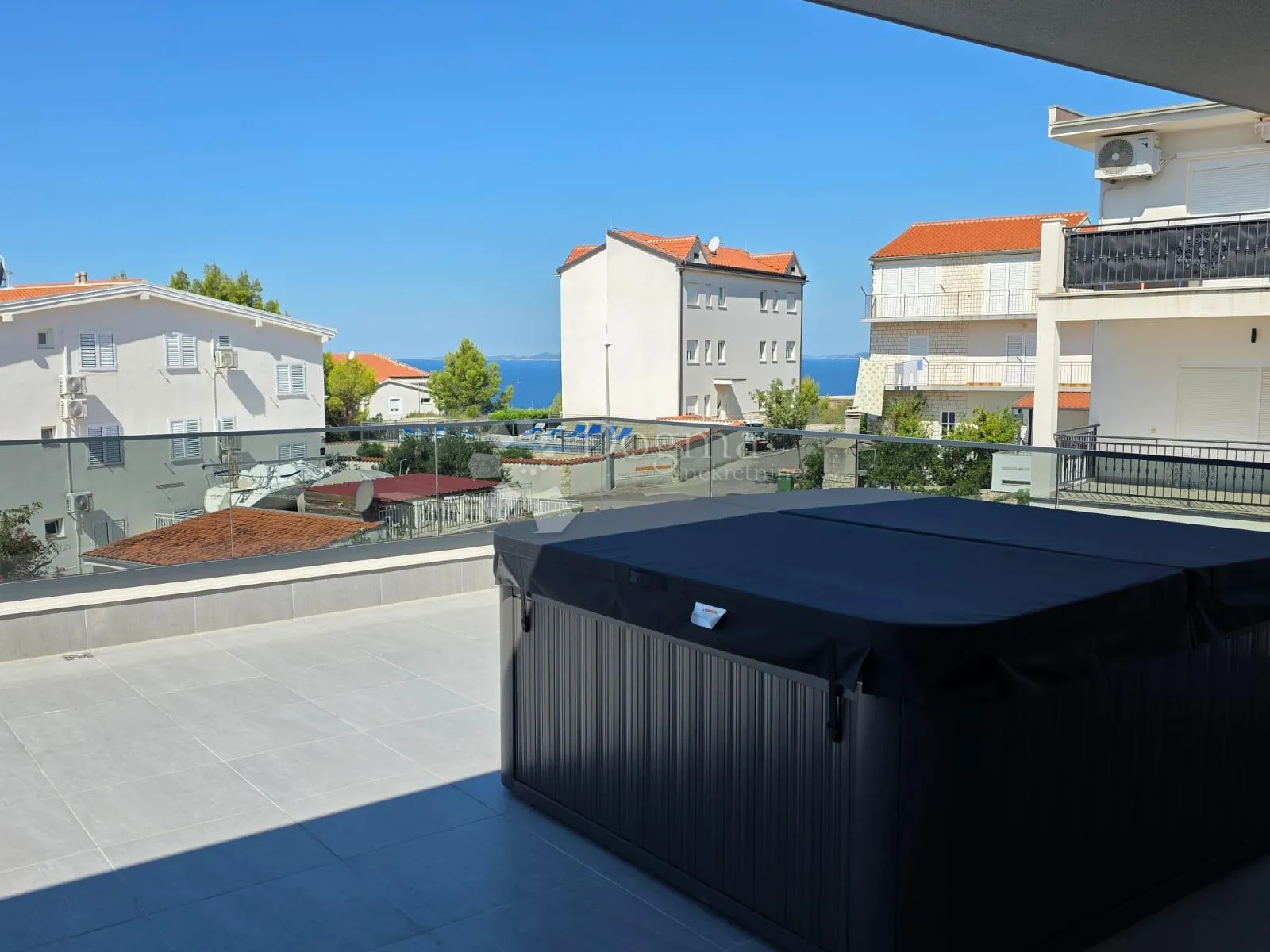 primošten- ekskluzivni penthouse s predivnim pogledom - slika 9