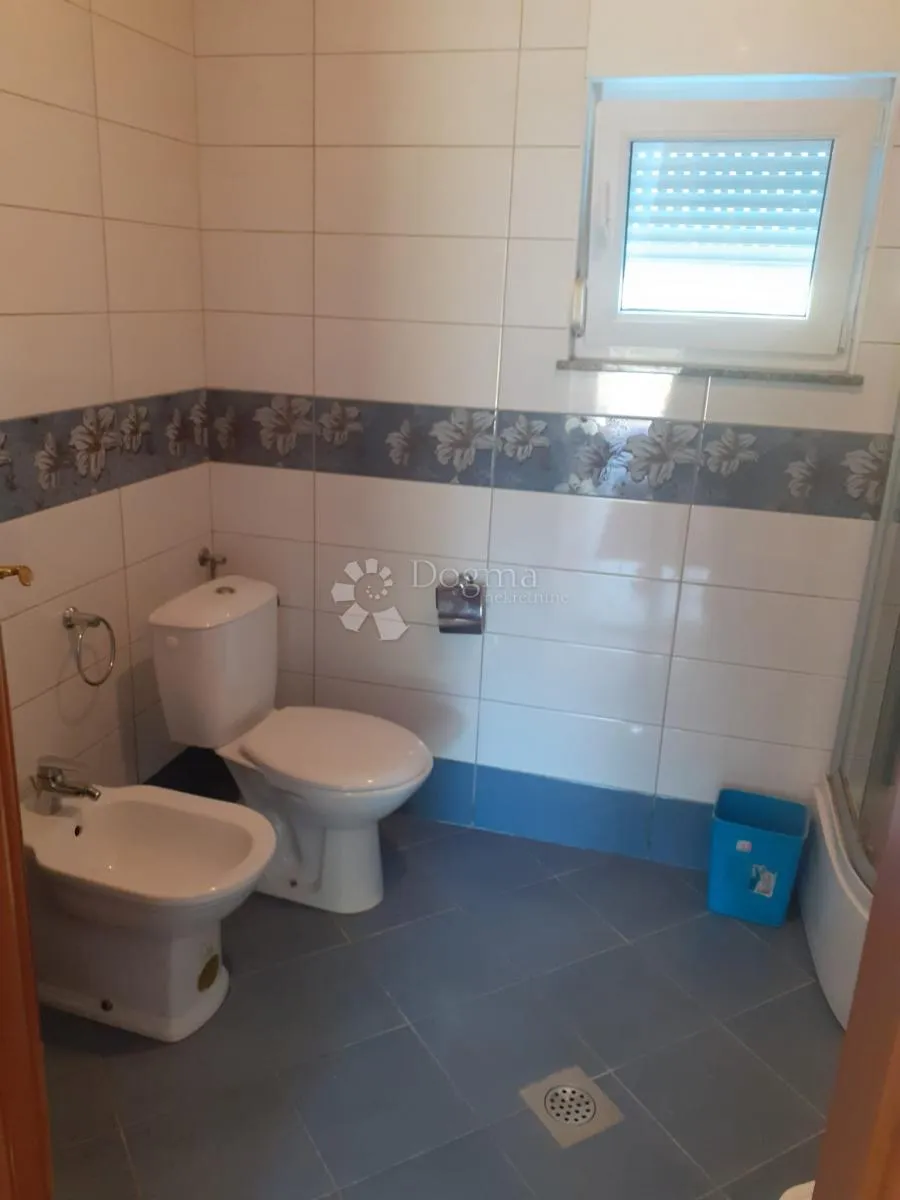 sunčana prizemnica s velikom okućnicom nedaleko pule - slika 13