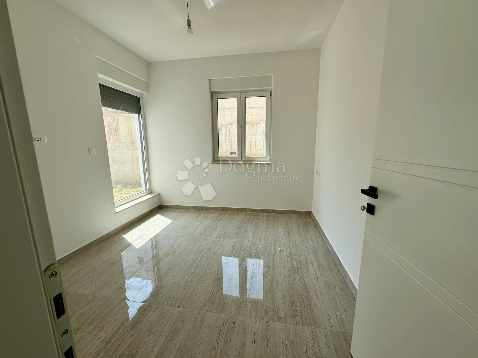 penthouse 20m od mora, maslenica - slika 13