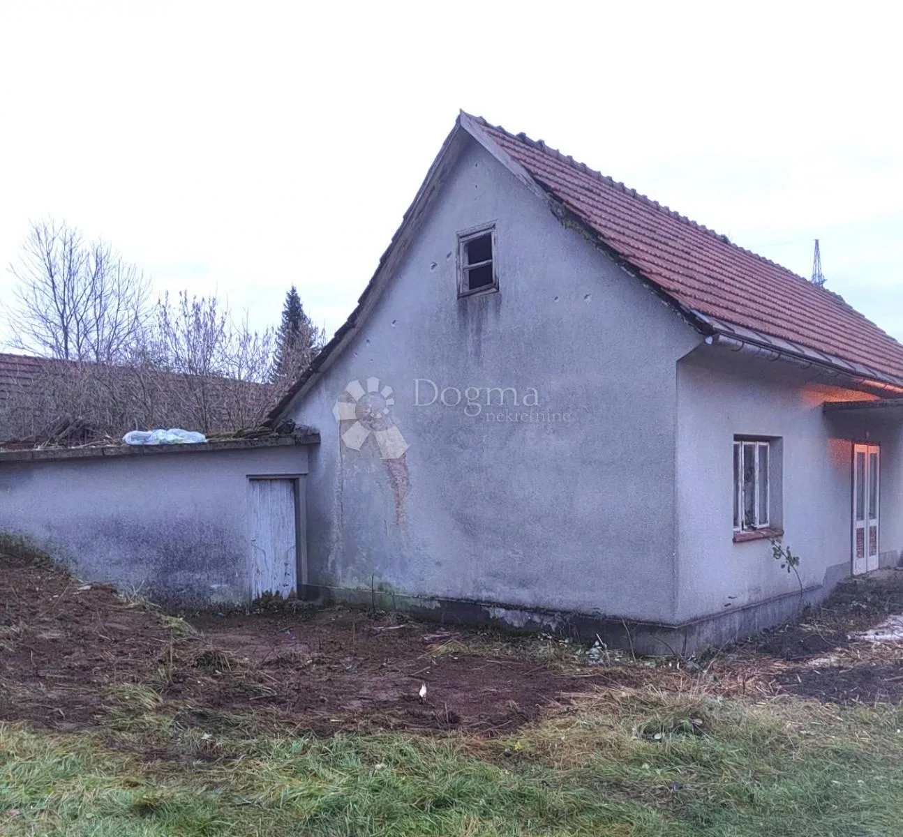 imanje u oštarijama sa kućom za adaptaciju - slika 3