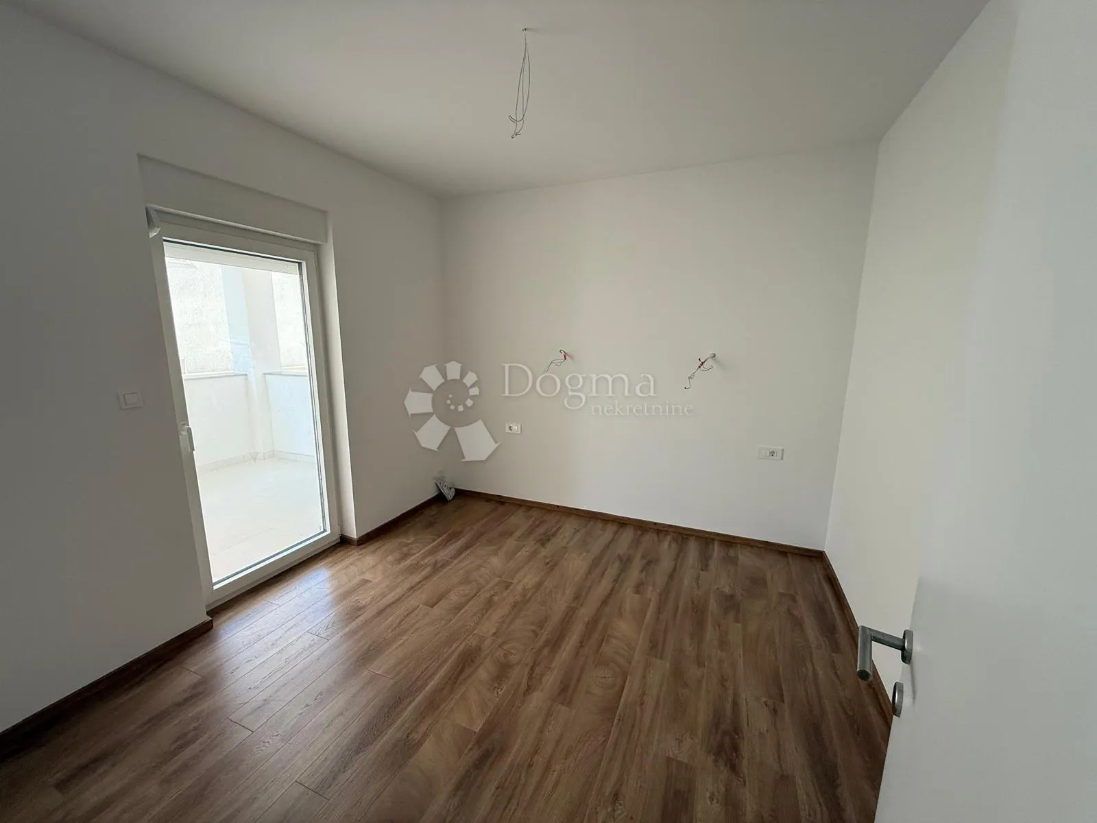 stan u prizemlju novogradnje 92m2, sa dvorištem 95m2, na otoku viru - slika 13