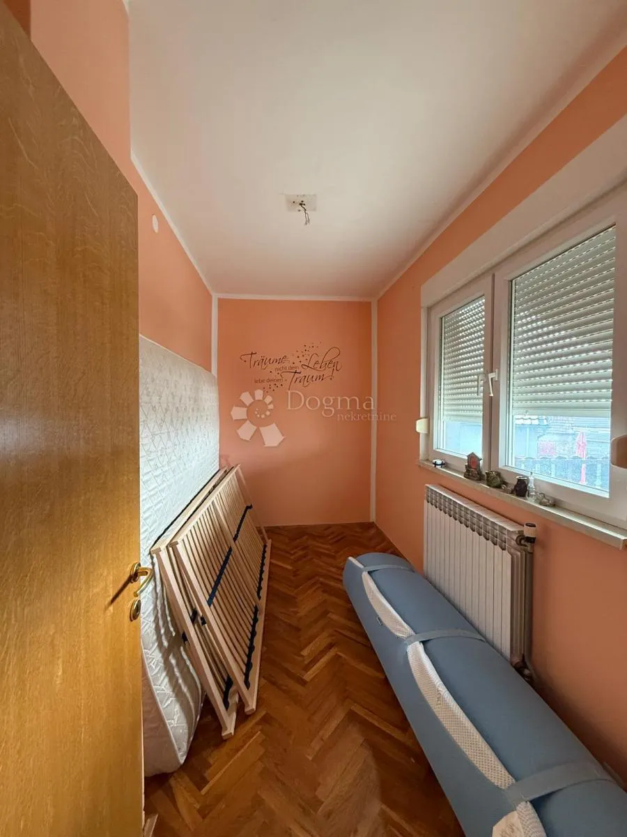 prostrana obiteljska kuća s velikom okućnicom blizu sračinca - slika 11