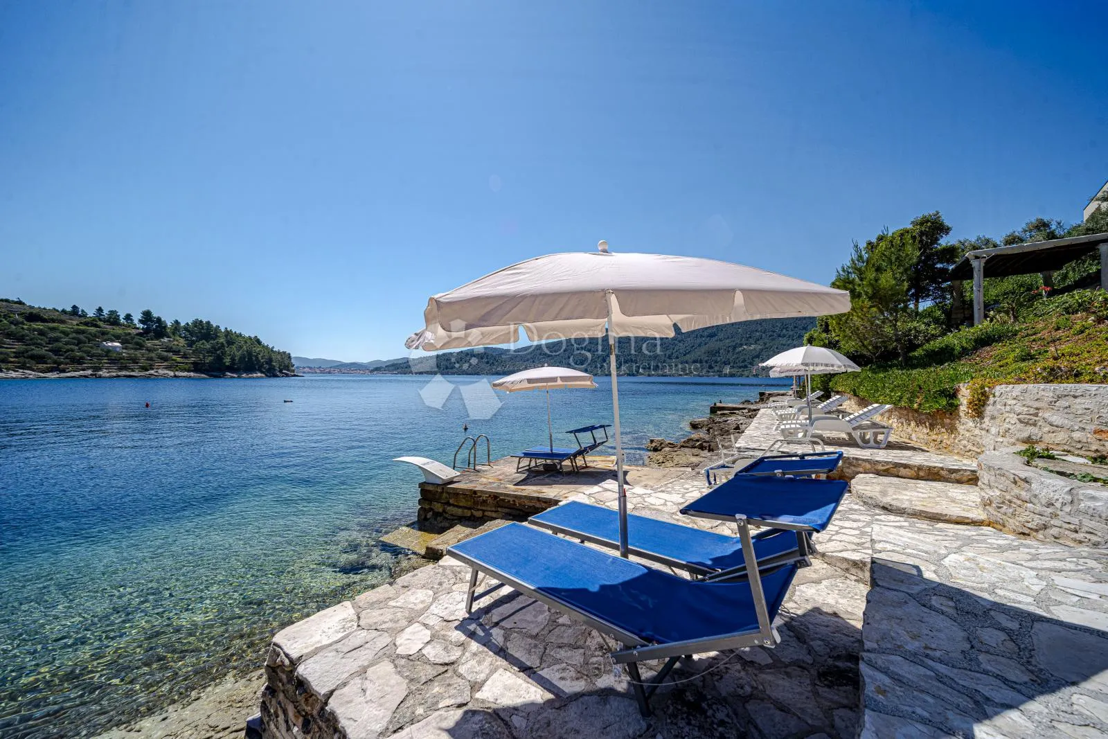 prvi red do mora: samoodrživa apartmanska vila s uhodanim poslovanjem – vela luka, korčula - slika 77