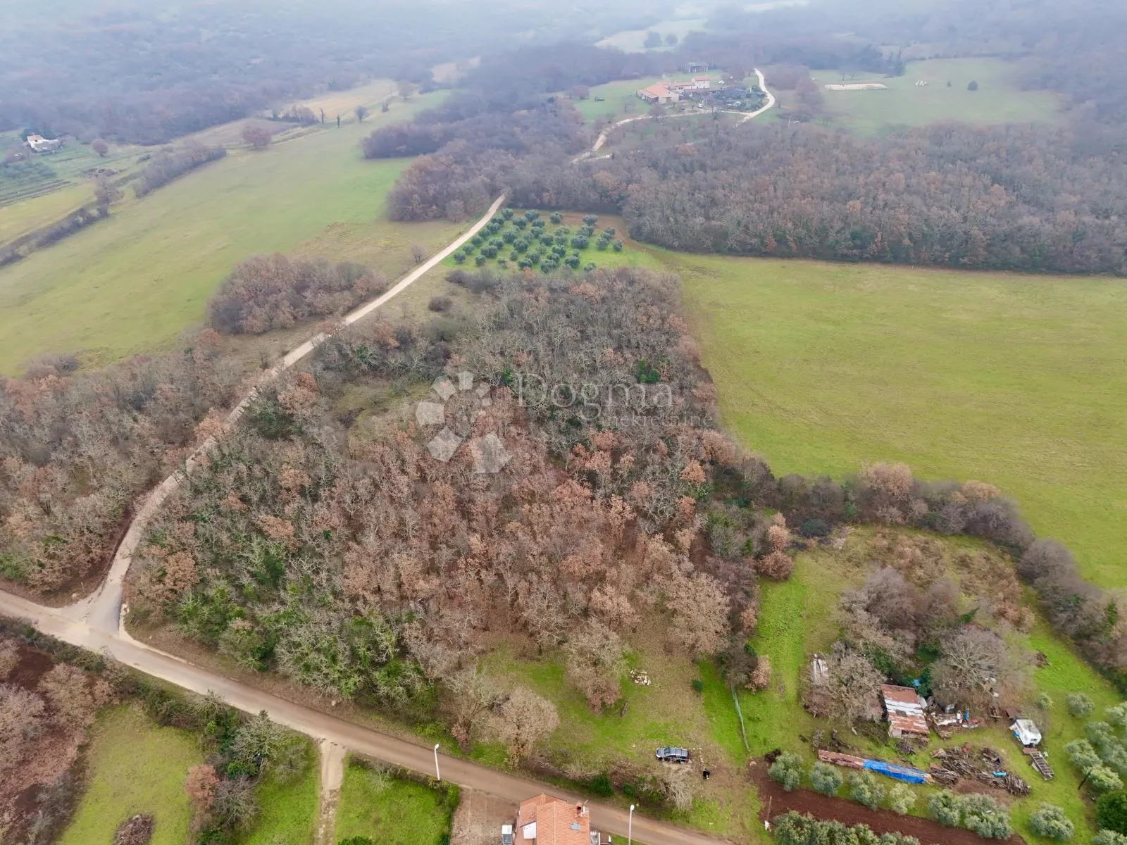 građevinsko zemljište 414m2 + poljoprivredno 1725m2 , u komadu - slika 2