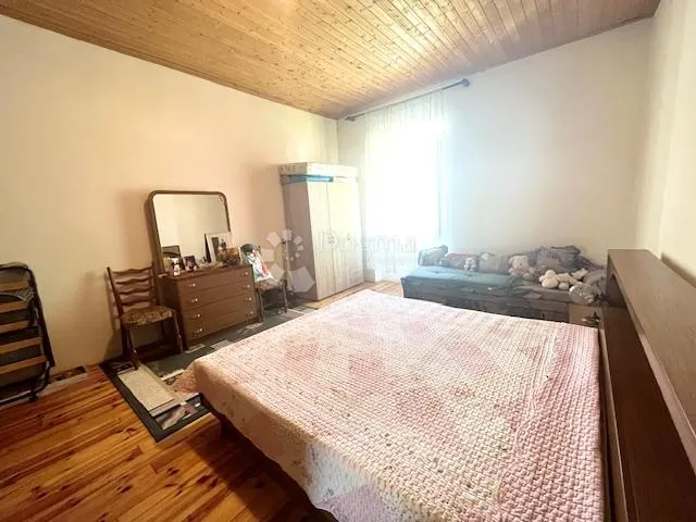 uređena dvojna kuća sa okućnicom u crikveničkom zaleđu - slika 10