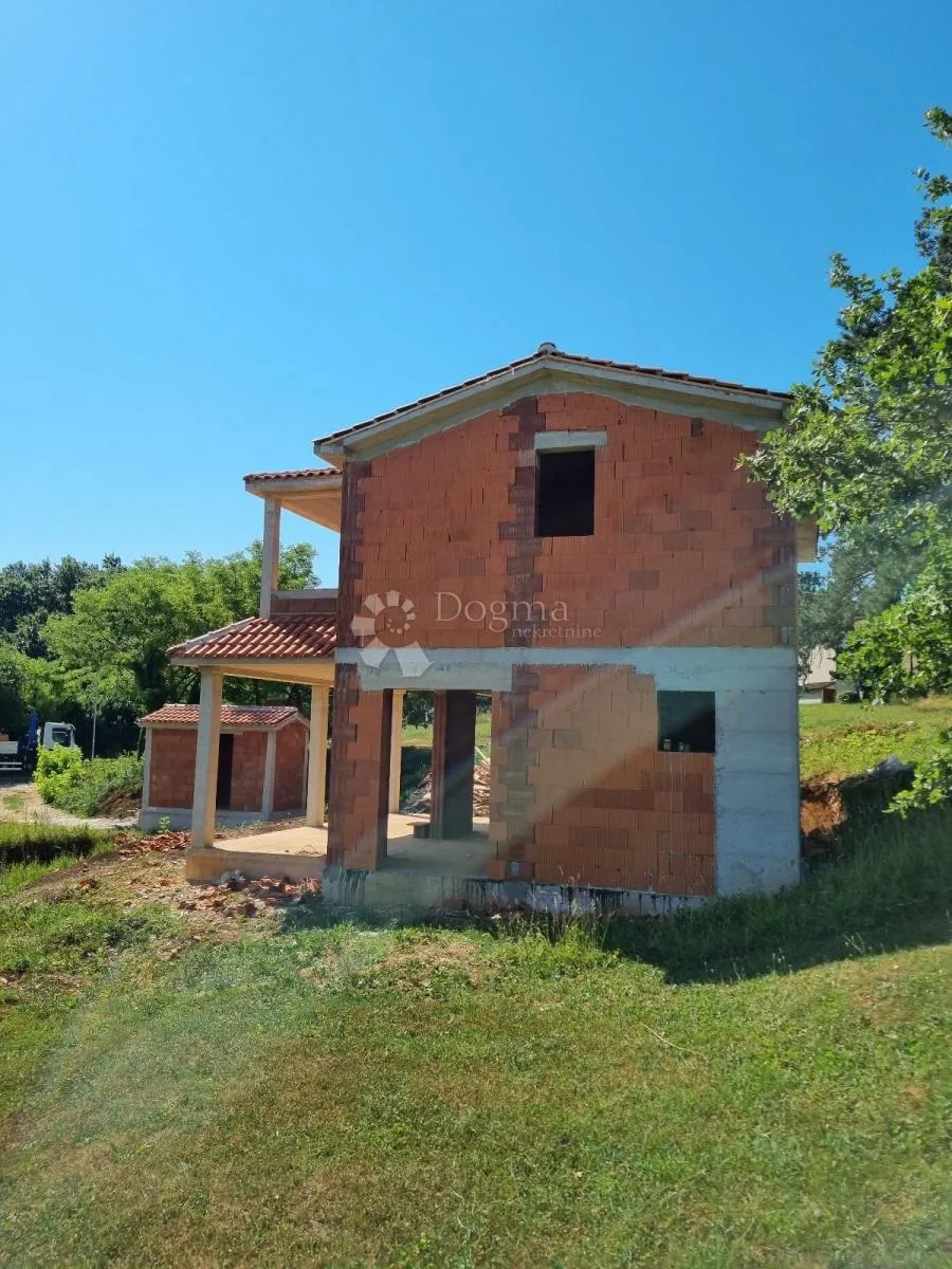 roh bau kuća s bazenom, 150 m², parcela 911 m² - slika 4
