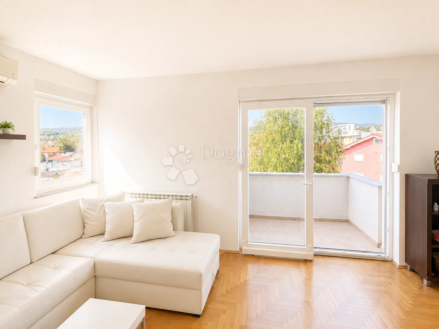 stan bez ulaganja + parking, balkon i spremište - slika 2