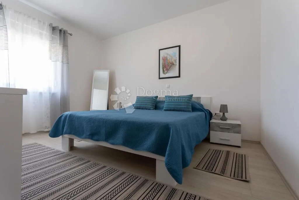 apartman sa bazenom u zatonu - slika 4