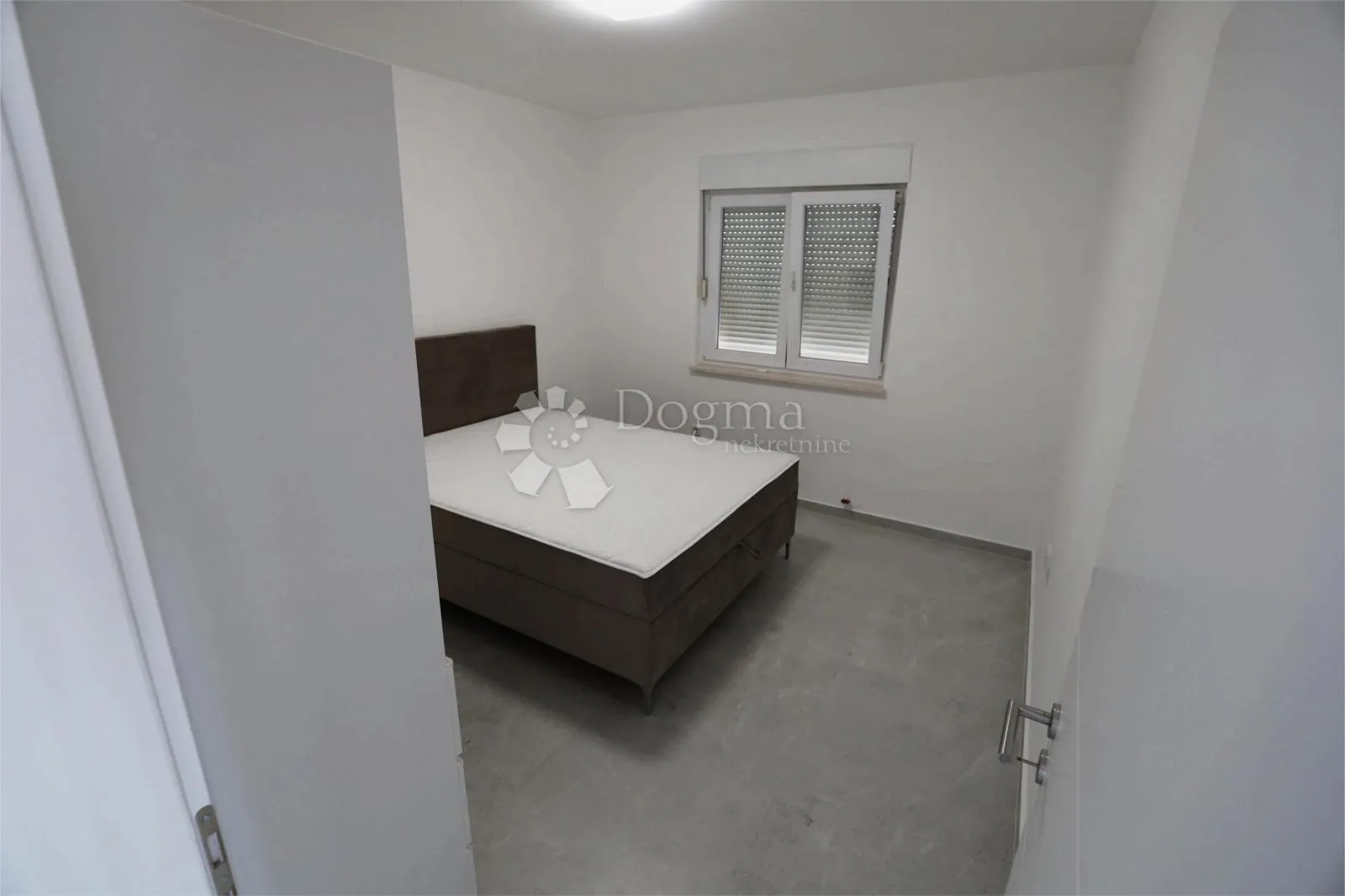 trosobni apartman u mirnom dijelu sukošana - slika 3
