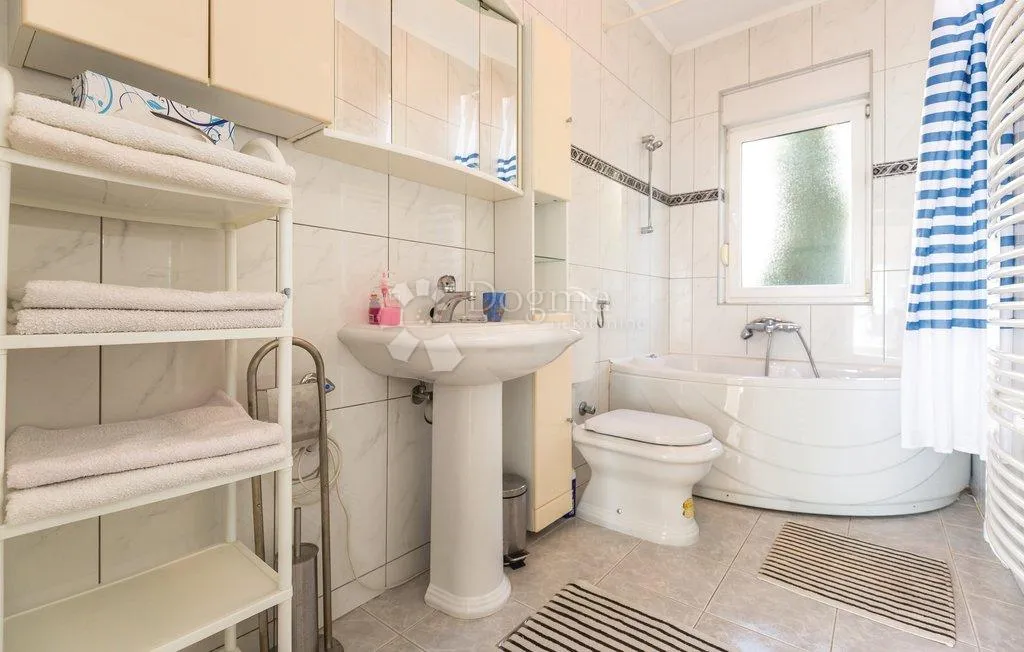 podaca – gotov posao s bazenom i 2 apartmana ★★★★★ - slika 20