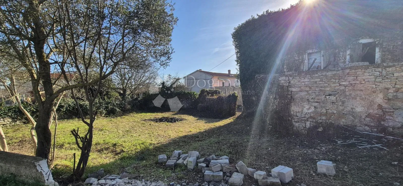 ruševna kuća nedaleko juršića - slika 6