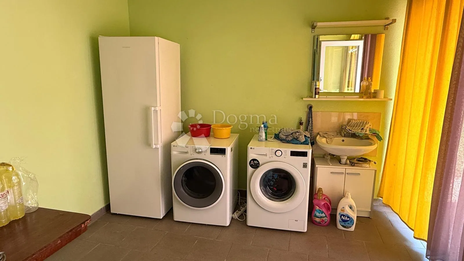 atraktivna kuća sa tri apartmana poreč - slika 11