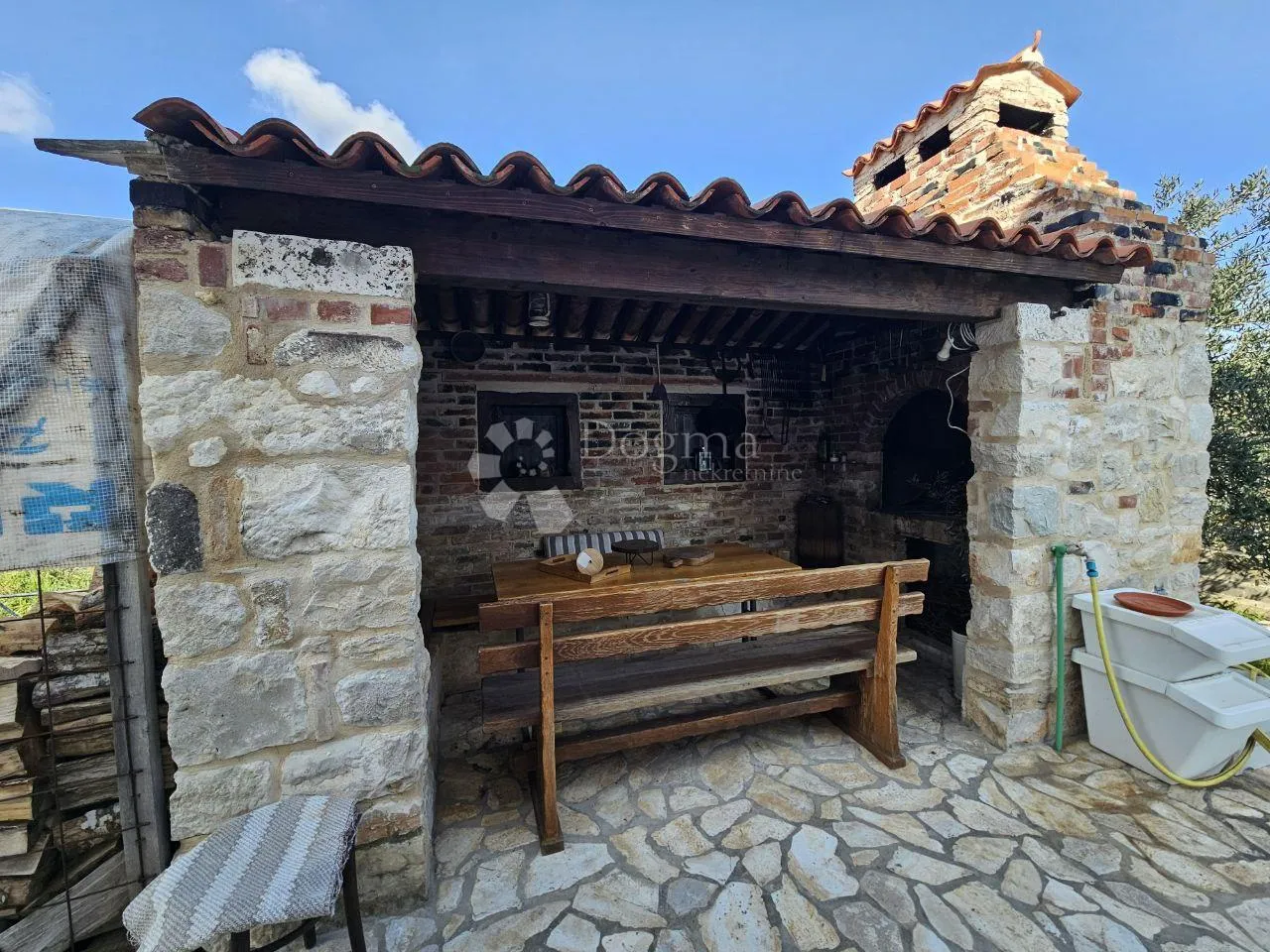 samostojeća kuća s velikom okućnicom i pogledom na more u planom! trogir - slika 22