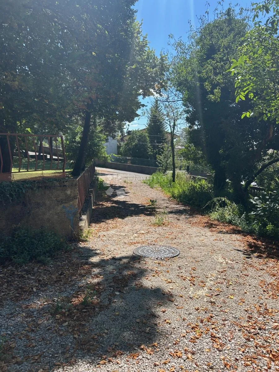 etaža sa velikom okućnicom - slika 14