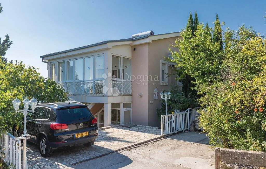 podaca – gotov posao s bazenom i 2 apartmana ★★★★★ - slika 31
