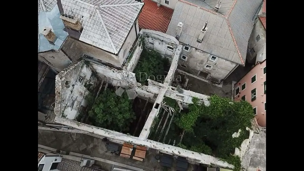 vrhunska investicijska prilika u srcu senja na samo 100m od mora - slika 9