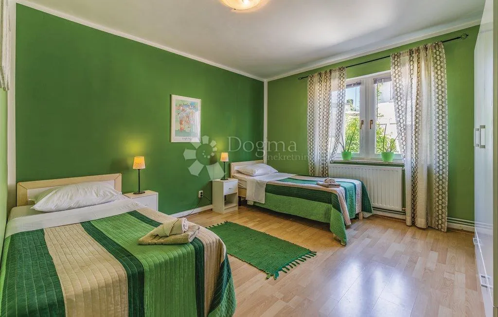prilika - 2 kuće sa bazenom na odličnoj lokaciji - slika 23