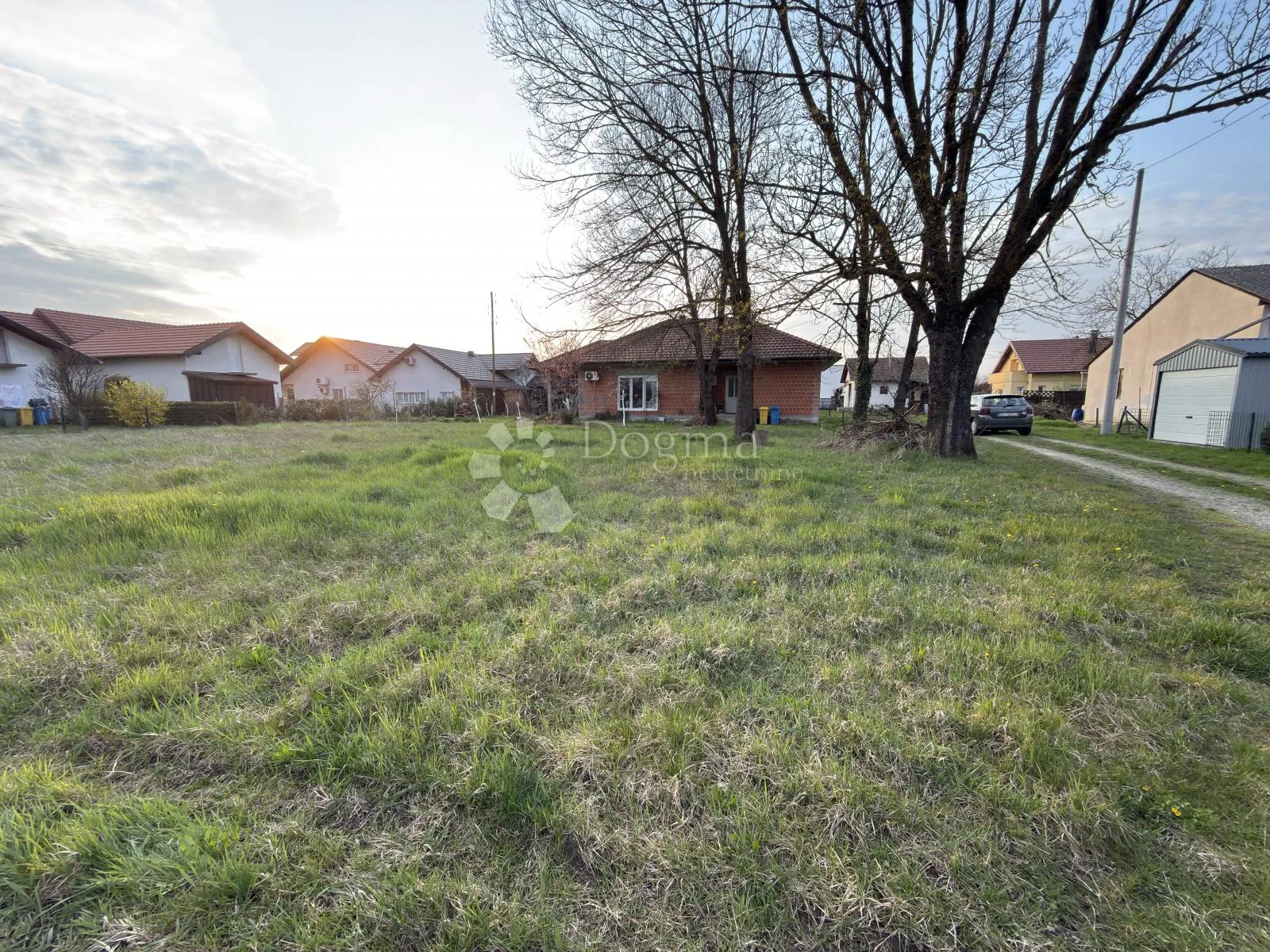 ivanić-grad – građevinsko 654 m² | lidl i centar pješice - slika 3