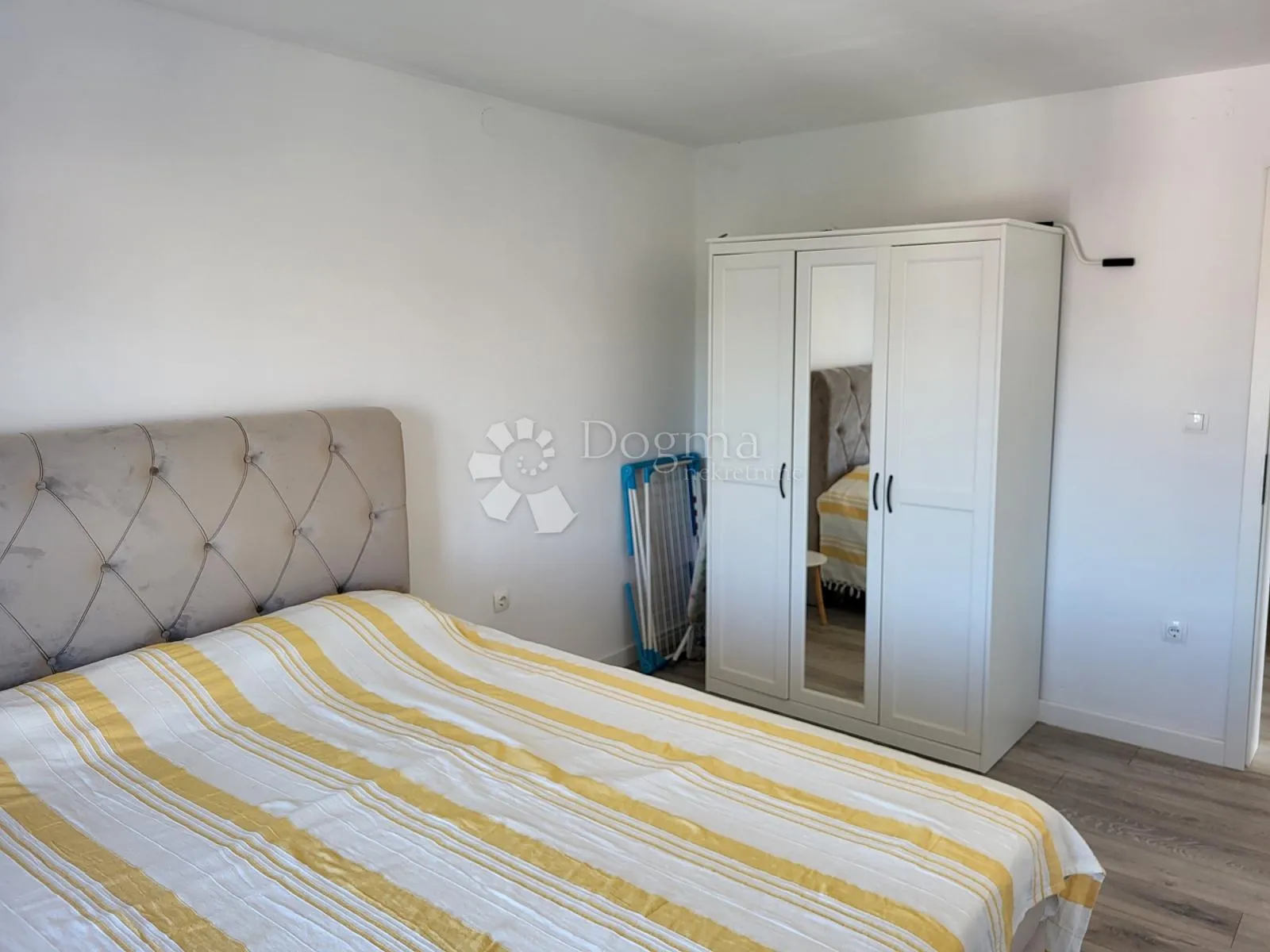 adaptiran apartman blizu mora sa parkingom - slika 10