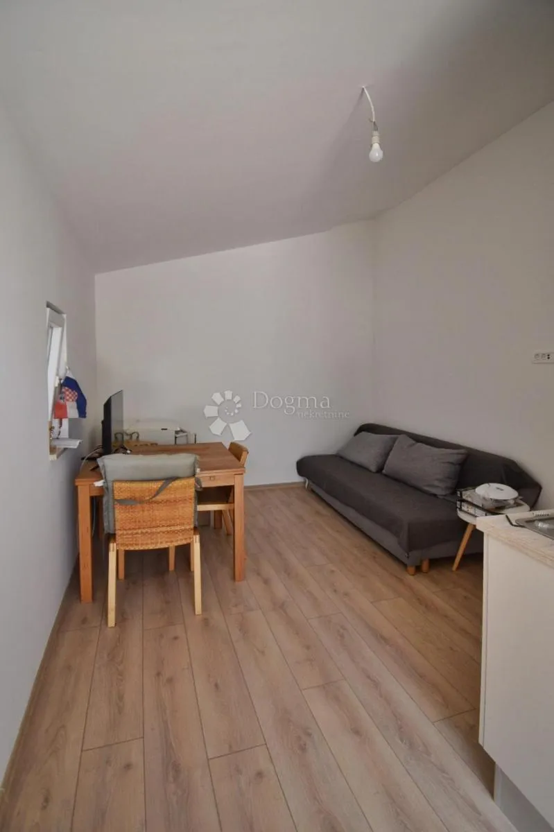 prilika - dva stana + kategorizirani studio apartman! - slika 9