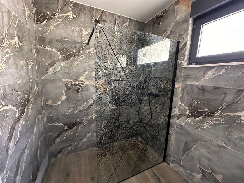luksuzni apartman na moru - slika 23