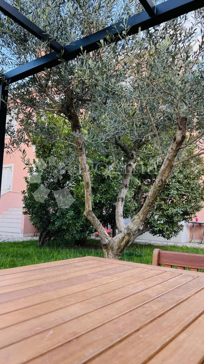 dvoetažni stan sa velikim vrtom u medulinu - slika 18