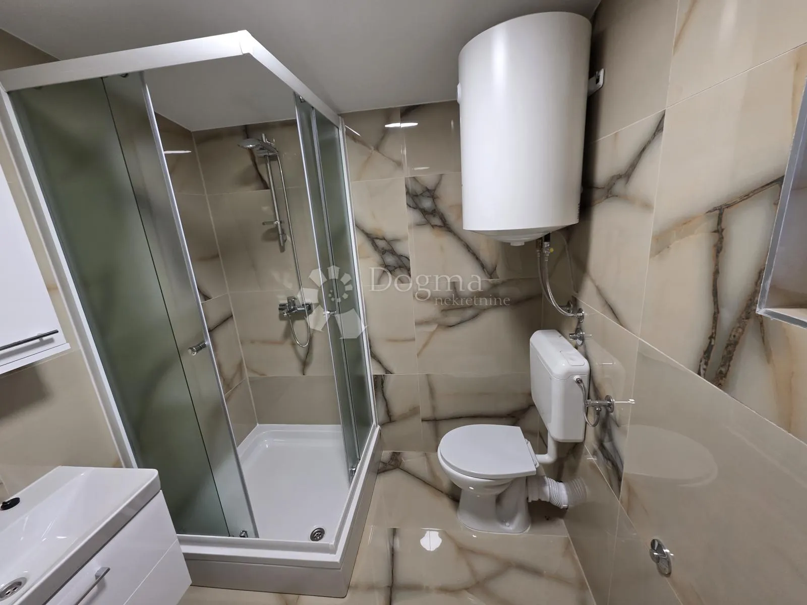 u popunosti renoviran stan sa okućnicom u zlataru površine 96m² - slika 6