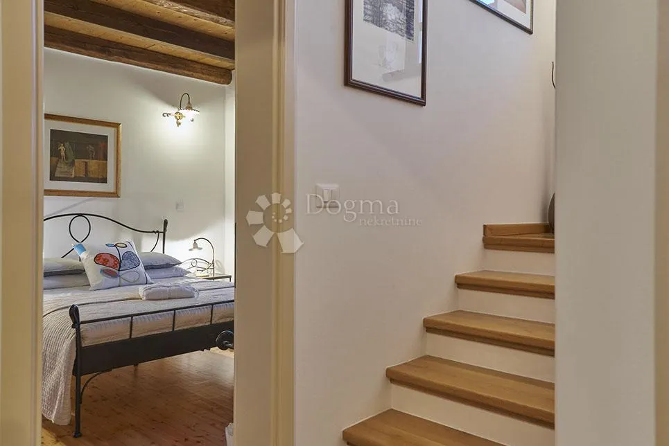 prekrasna kamena villa s bazenom sa panoramskim pogledom! - slika 13