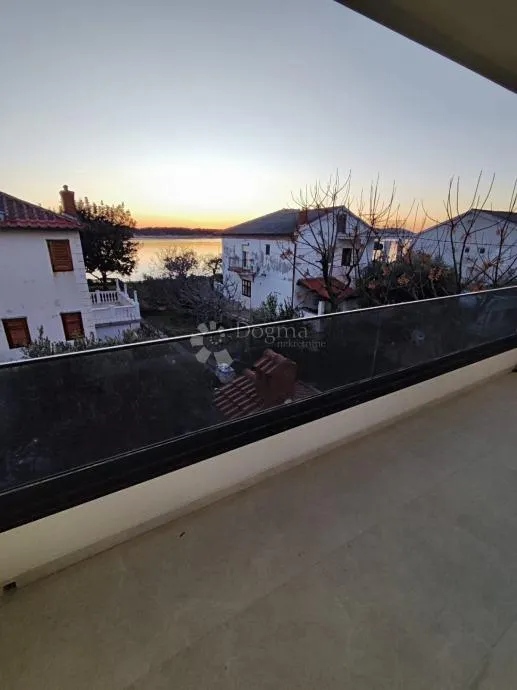 50m od mora!!! stan u novogradnji sa predivnim pogledom - slika 5