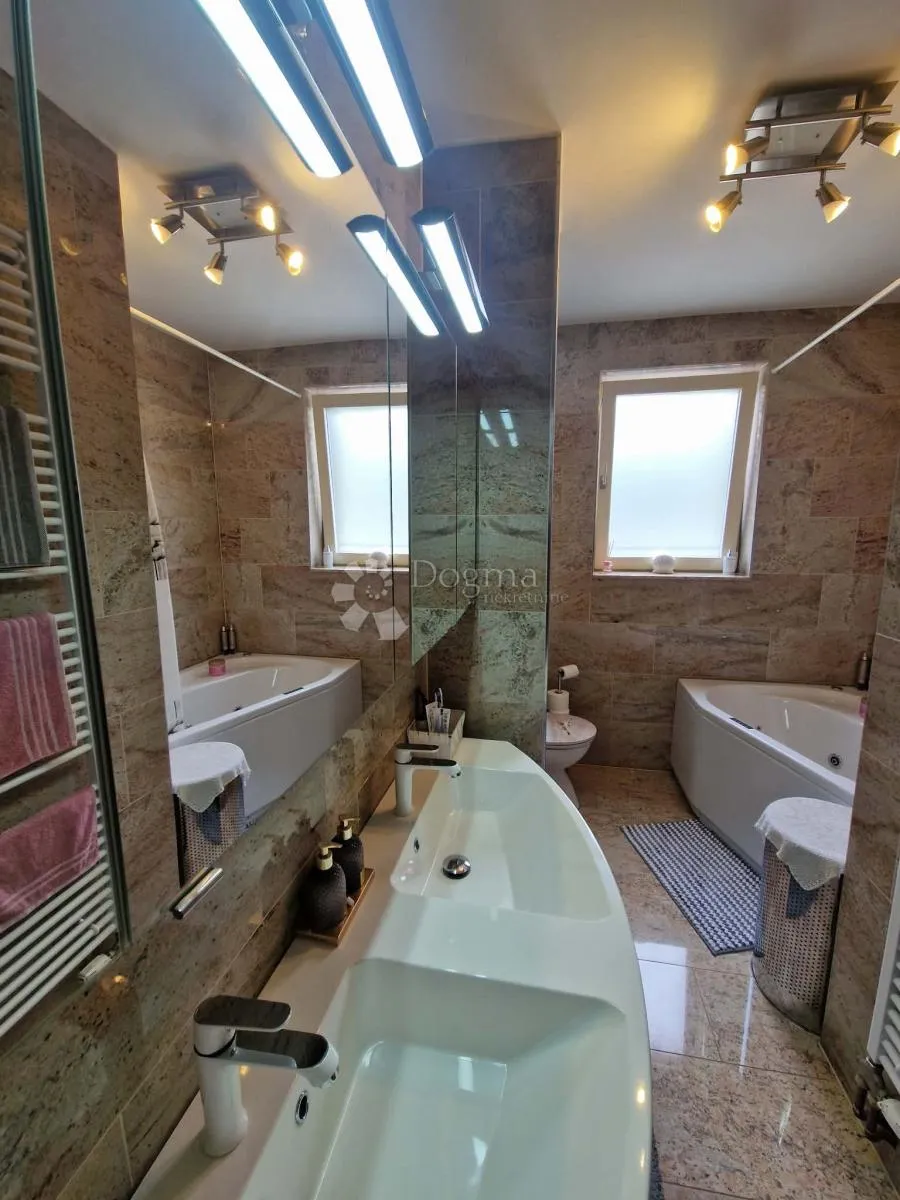 kuća s 4 apartmana - drugi red od mora - slika 19